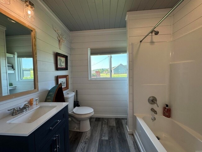 Building Photo - 896 Vaughn Rd