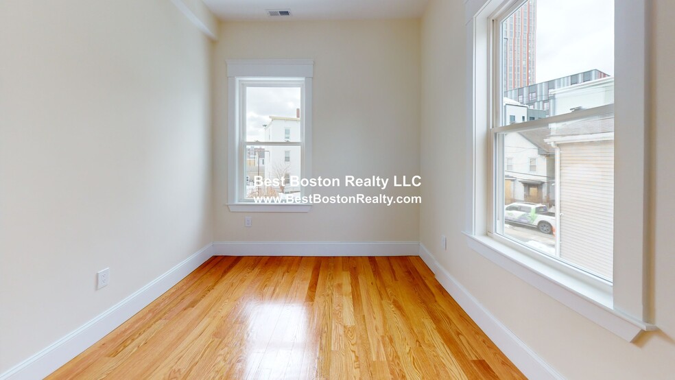 Building Photo - 244 Somerville Ave