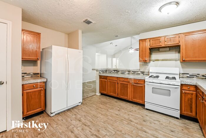 Building Photo - 5510 Stone Creek Dr