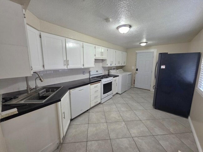 Building Photo - 709 E 1300 N St