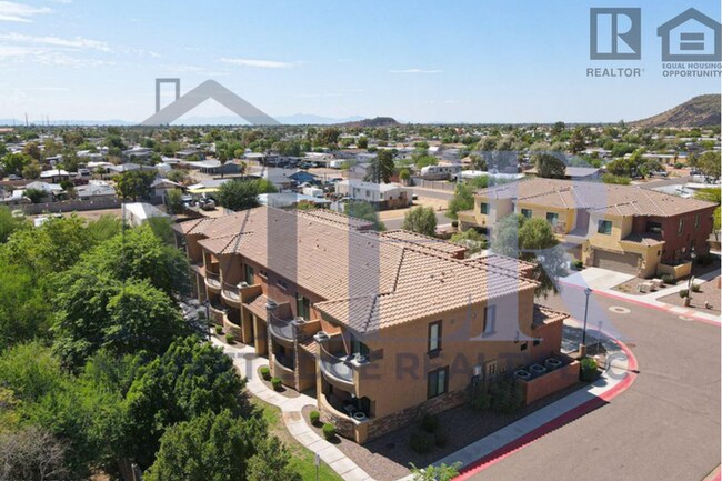 Building Photo - 3Bed/2.5Bath Condo at 35th Ave/Deer Valley...
