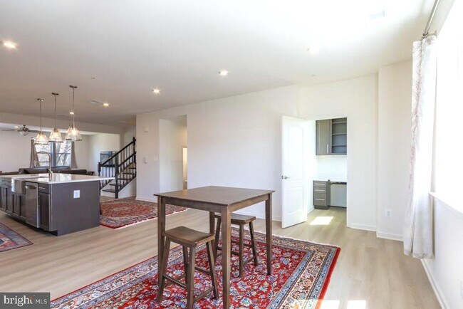 Building Photo - 9920 -B Sir Barton Wy