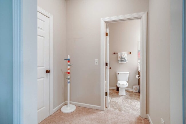 Building Photo - Custom built home in a great location in B...