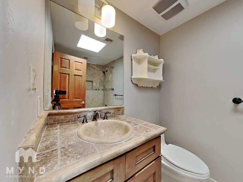 Building Photo - 5727 N PSO Ventoso