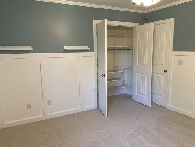 Building Photo - 4 Bedroom 2.5 Bathroom located in Old Mill...