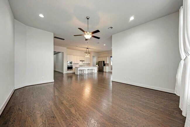 Building Photo - 1104 Almeria Bend