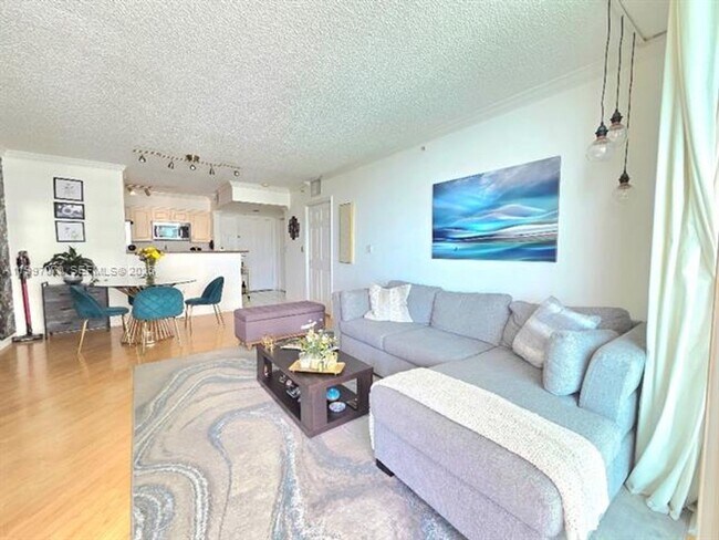 Building Photo - 1155 Brickell Bay Dr