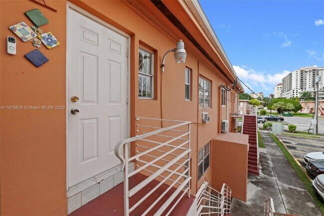 Building Photo - 3571 SW 10th St