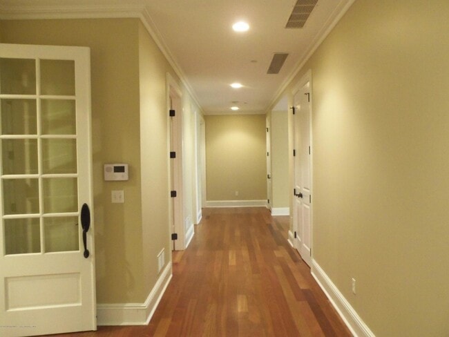 Building Photo - 1031 Oval Rd