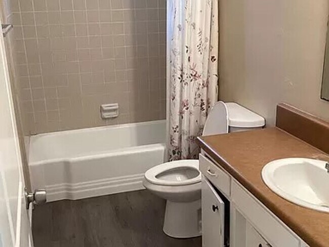 Building Photo - Well Kept Home in quite area of town