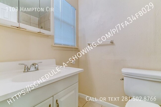 Building Photo - 1103 Hampton Cir