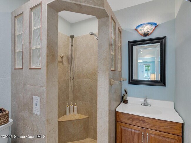 Building Photo - 3957 Canal Dr