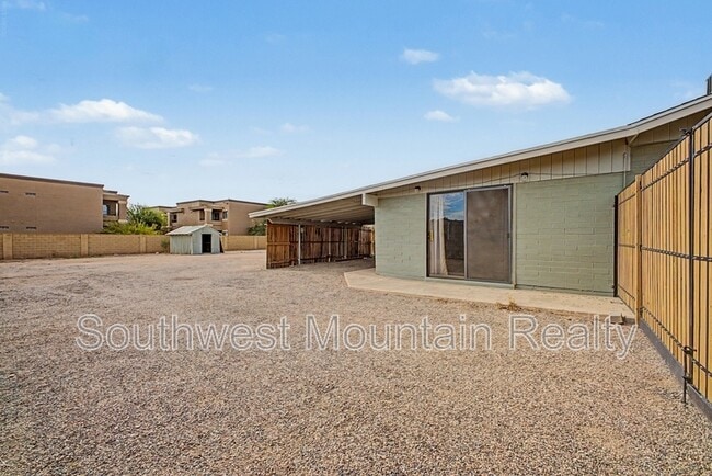 Building Photo - 560 S Grand Dr