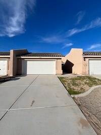 Building Photo - NEWER TOWNHOME!