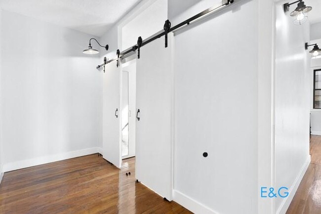 Building Photo - Garden Level 3 BR Townhouse Custom Apt.  with large private outdoor Space