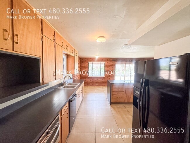Building Photo - 505 E Loma Vista Dr