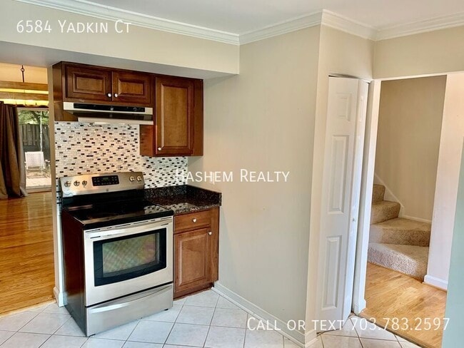 Building Photo - 6584 Yadkin Ct
