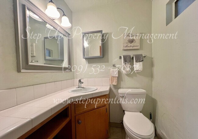 Building Photo - Inviting 3-Bedroom Home in Desirable Twain...