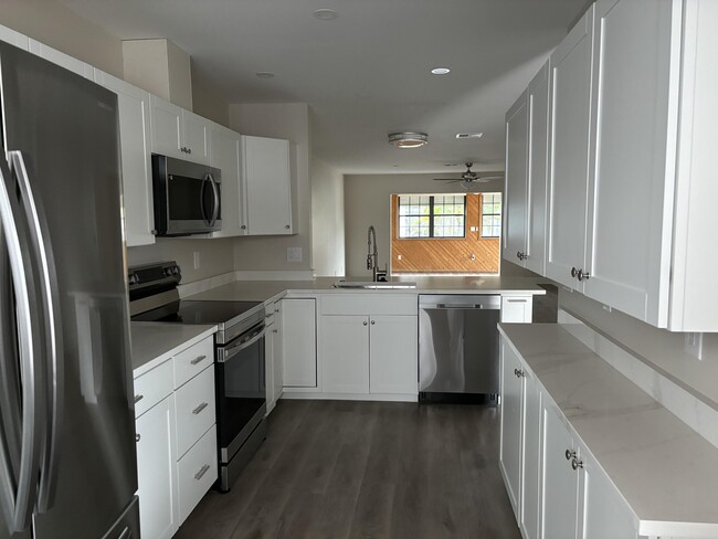 Building Photo - 255 Paradise Blvd