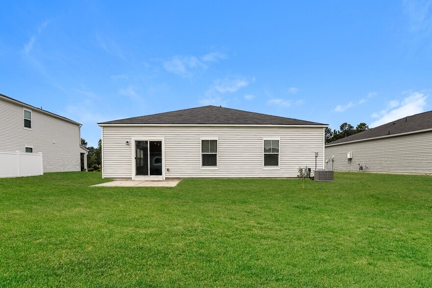 Building Photo - 136 Reindeer Rd S