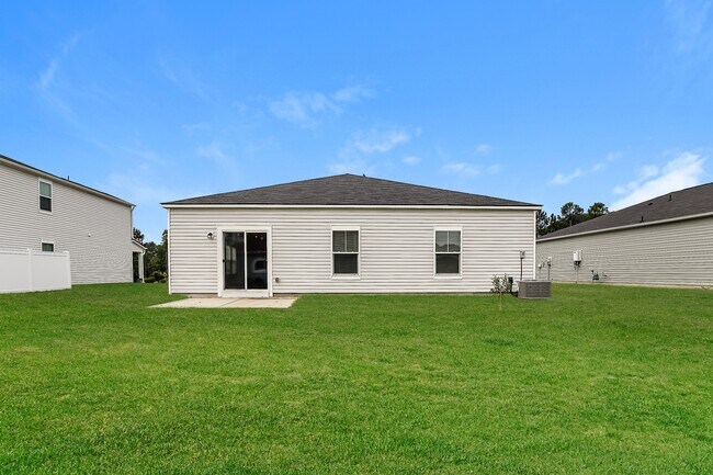 Building Photo - 136 Reindeer Rd S