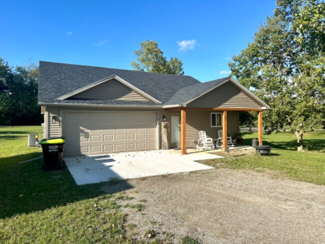 Building Photo - 818 Burr St