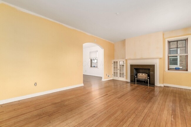 Building Photo - 683 S Roosevelt Ave