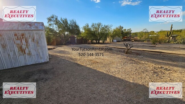 Building Photo - La Cholla & Magee Rd area - 3 bedrooms & 2...