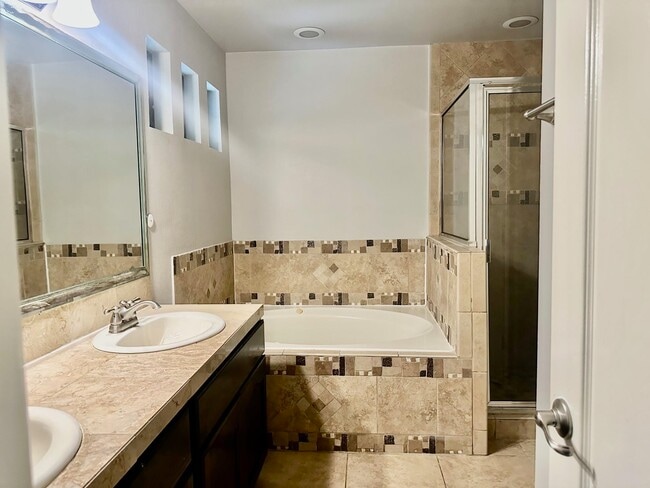 Building Photo - 9310 Albany Dr