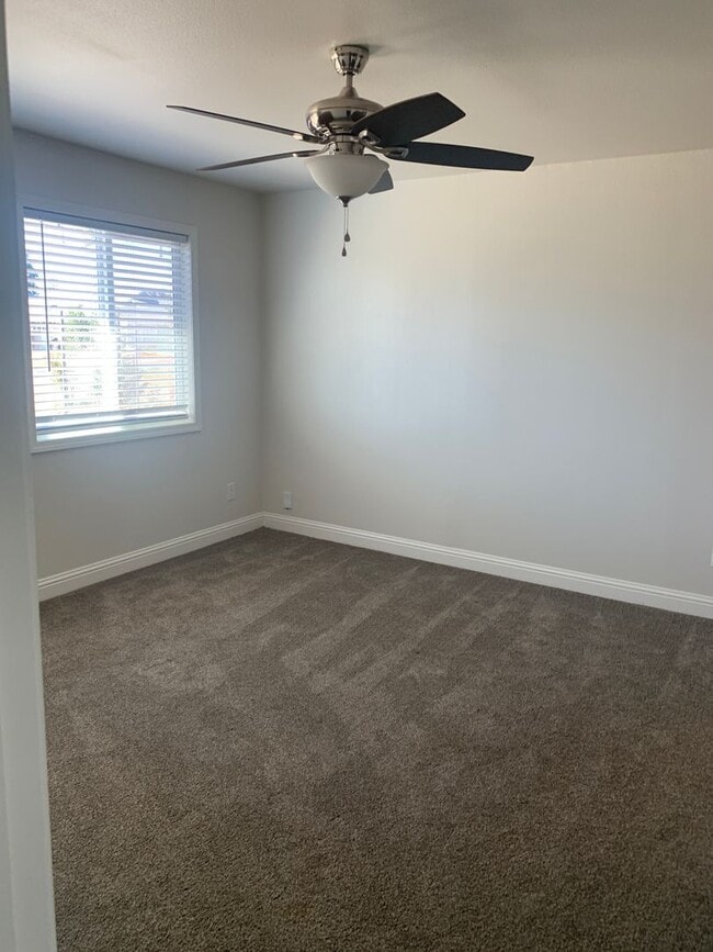 Building Photo - Paradise 3 bedrooms 2 bathrooms South Libb...