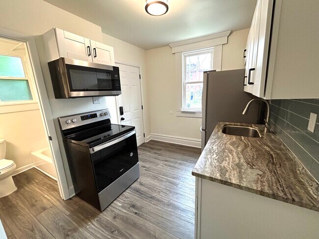 Building Photo - 437 Stoddart Ave