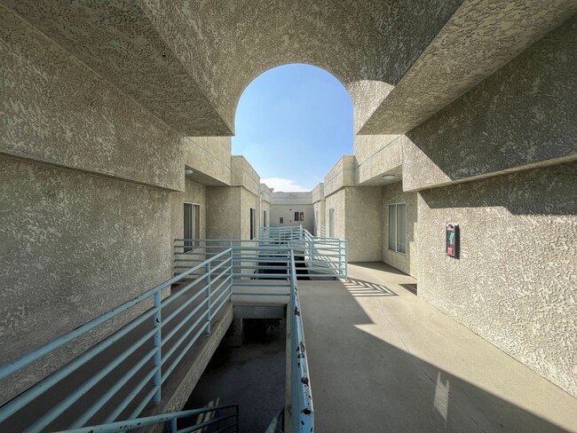 Building Photo - Upgraded 2+2 w/in-unit laundry + water + t...