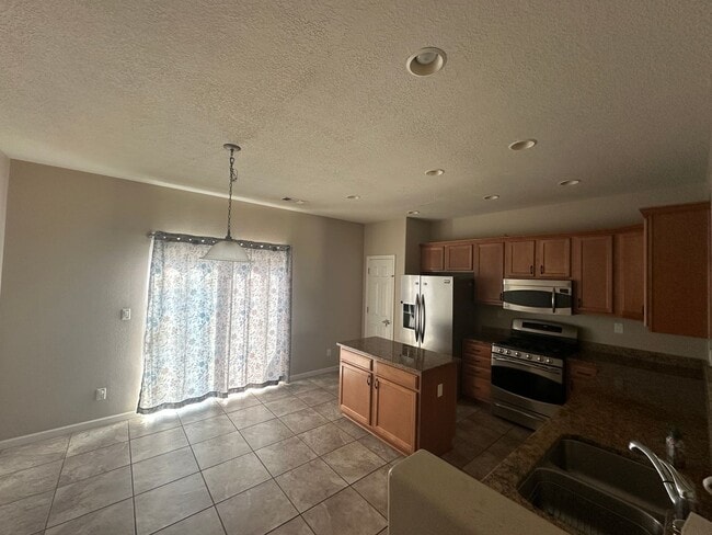 Building Photo - 453 Loma Linda Loop NE