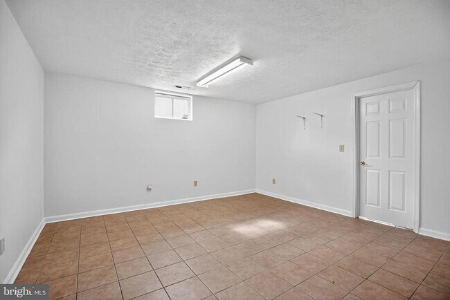 Building Photo - 22513 Castle Pollard Way