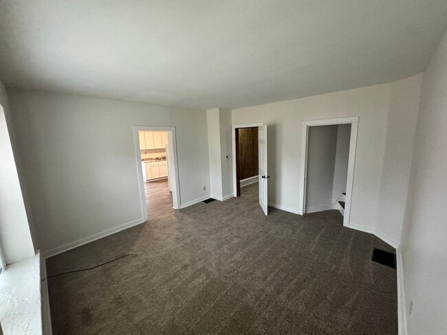 Building Photo - 701 Roosevelt Ave