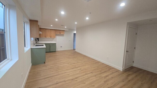 Building Photo - Graham(10422)