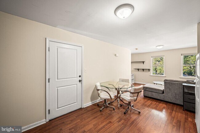 Building Photo - 1240 S 45th St