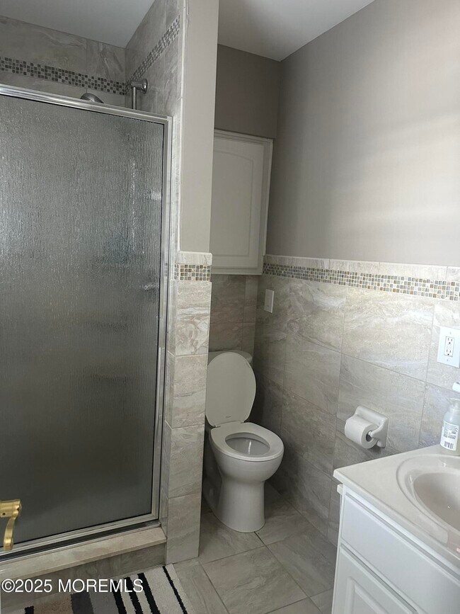 Building Photo - 46 Longpoint Dr
