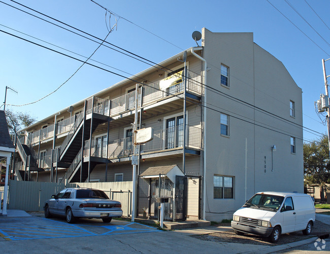 Primary Photo - Lakeside Apartments