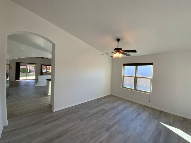 Building Photo - 4 Bedroom Single Story Home Available in C...