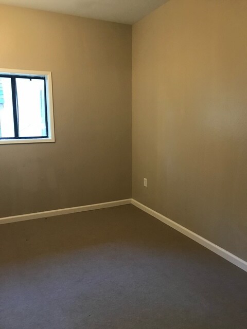 Room #3 - 13131 Oak St