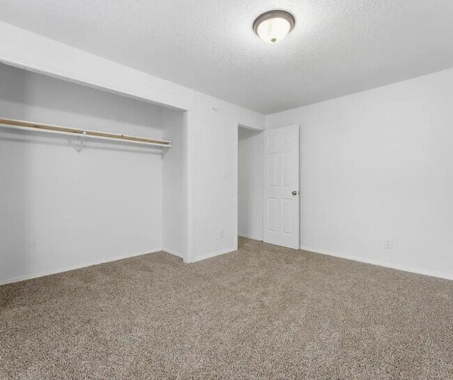 Building Photo - 0125-01