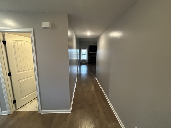 Building Photo - 721 Tidwell Dr