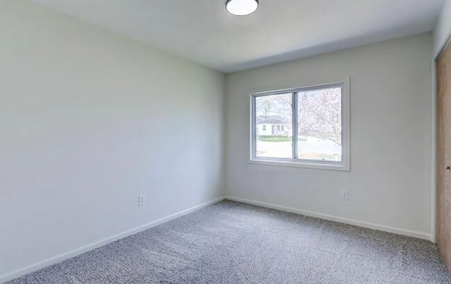 Building Photo - Beautifully remodeled 4-bedroom, 2-bath ho...