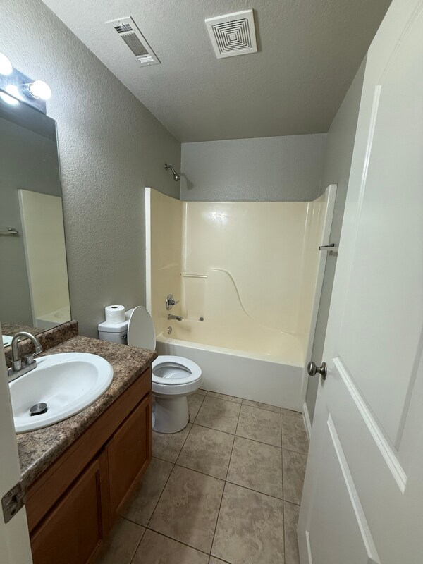 Building Photo - 674 Olivia Ln