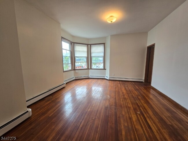 Building Photo - 312 Elm St