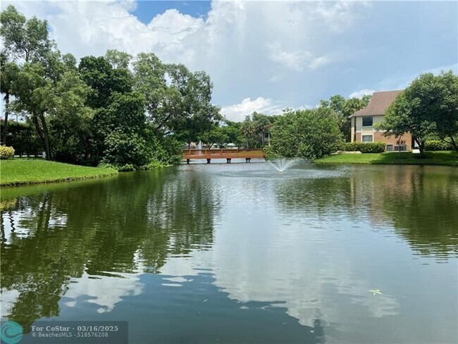 Building Photo - 9999 Summerbreeze Dr
