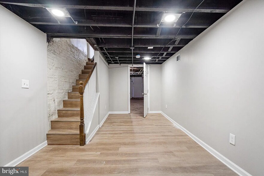 Building Photo - 4323 Falls Rd