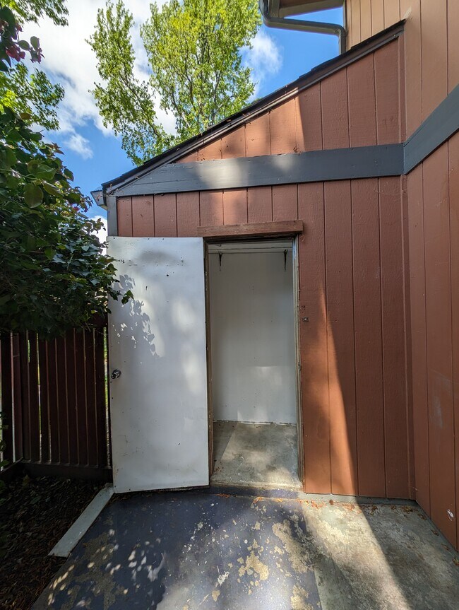 Building Photo - 38627 Cherry Ln