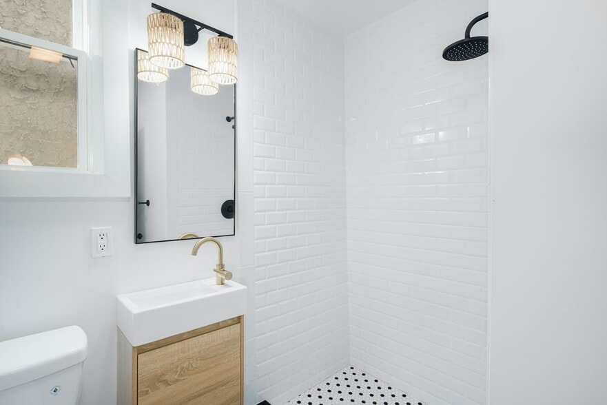 Building Photo - 724 Dickinson St